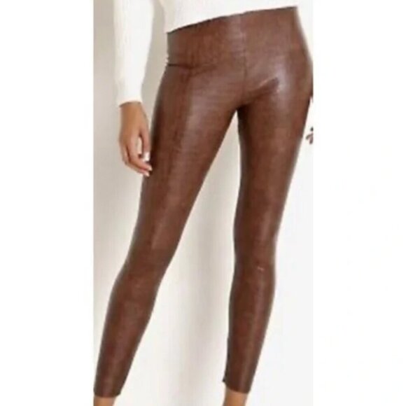 7 for all Mankind Croc Embossed Faux Lined Leather Leggings - Medium in Brown - Picture 1 of 9